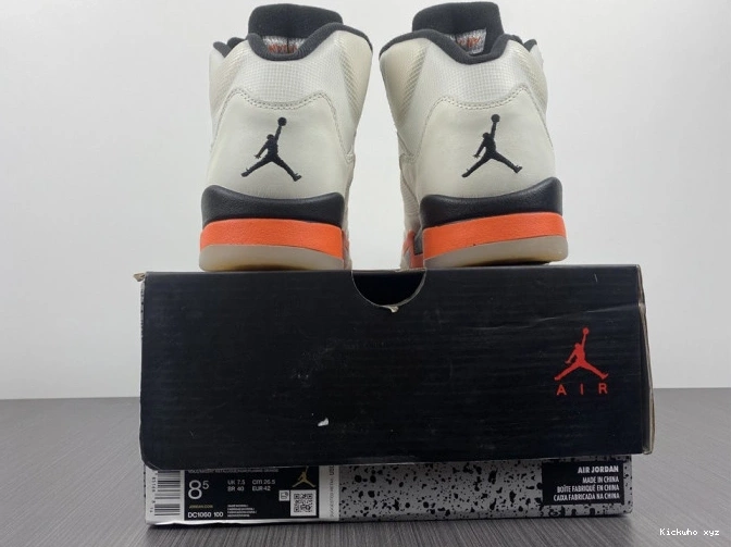 Total Jordan Orange Retro DC1060-100 5 0613